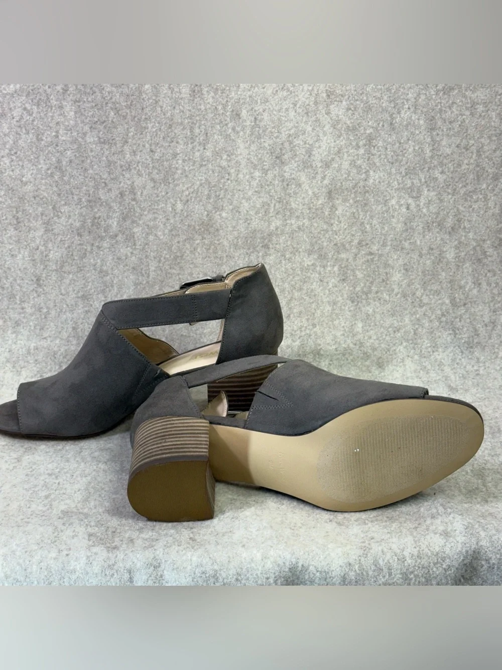 Nine West Chic Vegan Suede Gray Open-Toe Block Heel Sandals - Women Sz 9 NWT